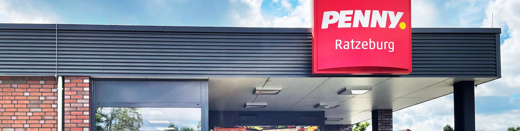 Sie sehen den Eingang vom Penny Markt in Ratzeburg, Zittschower Weg 1-3