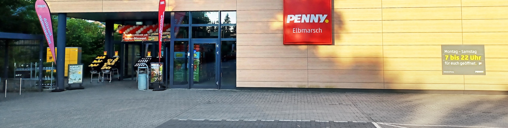Sie sehen den Eingang vom Penny Markt in Marschacht, Elbuferstr. 123