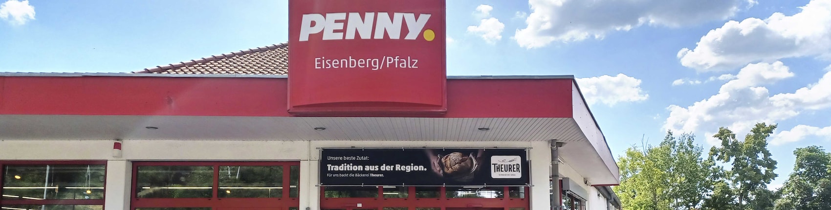 Sie sehen den Eingang vom Penny Markt in Eisenberg, Kerzenheimer Str. 94