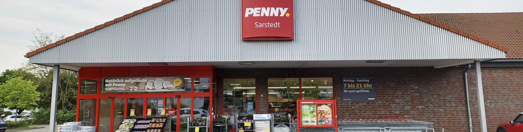 Sie sehen den Eingang vom Penny Markt in Sarstedt, Hildesheimer Str. 66