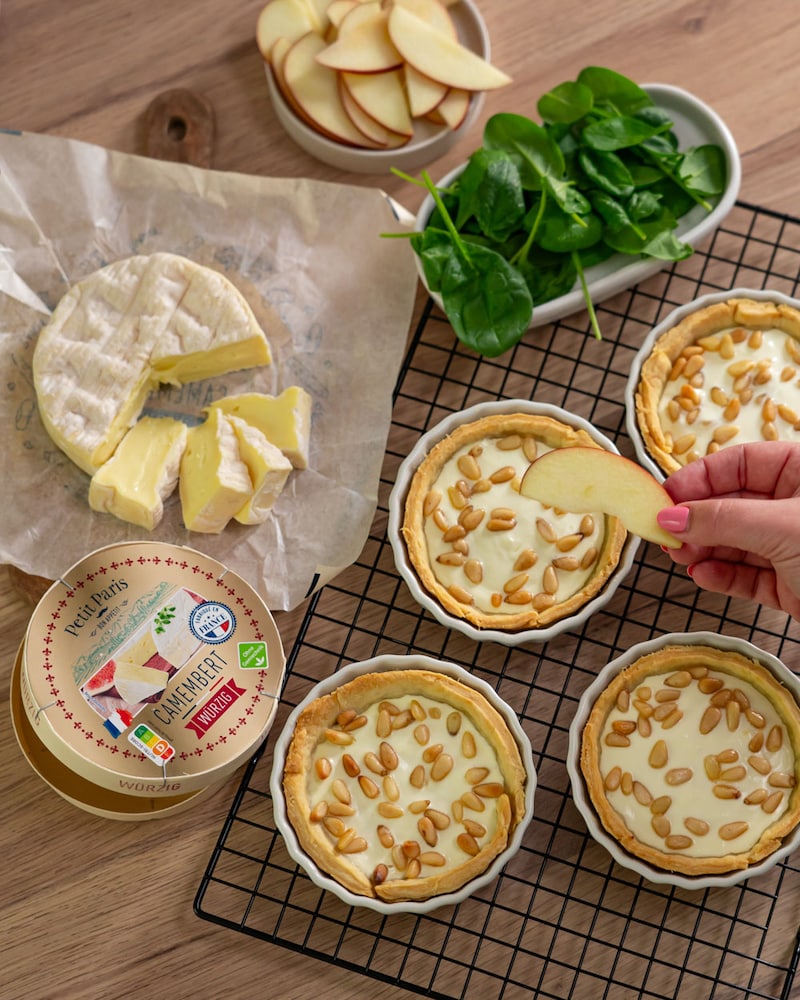 Diese Bild zeigt das belegen der fertigen Tartelettes.