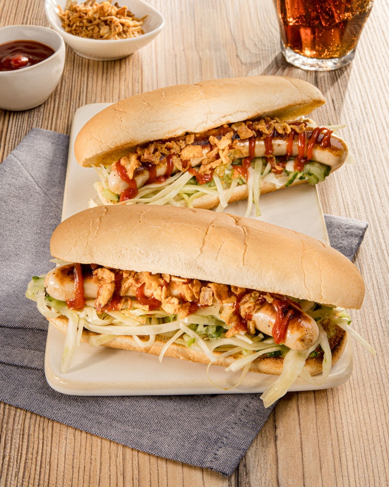Dieses Bild zeigt den fertigen Hot Dog vom Grill.