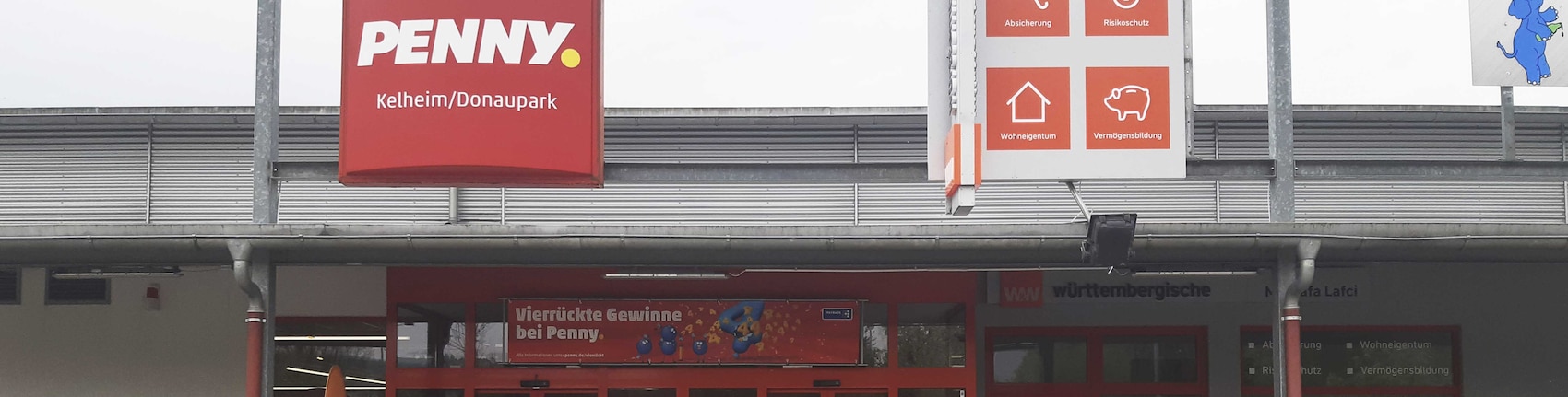 Sie sehen den Eingang vom Penny Markt in Kelheim, Donaupark 35