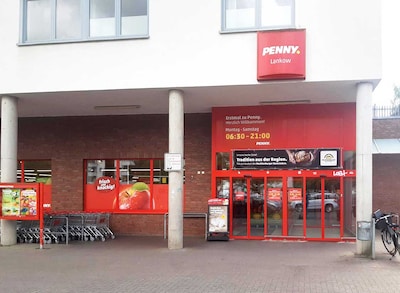 Sie sehen den Eingang vom Penny Markt in Schwerin/Lankow Rahlstedter Strasse 27