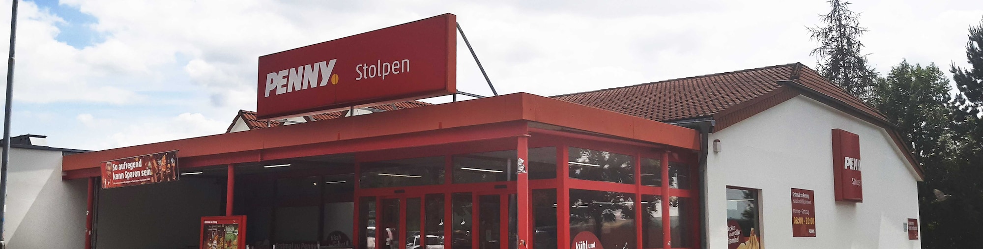 Sie sehen den Eingang vom Penny Markt in Stolpen Pirnaer Landstr. 1A