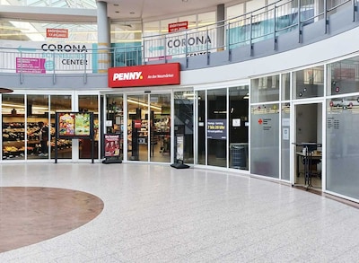 Sie sehen den Eingang vom Penny Markt in Helmstedt, Neumärker Str. 1A-3