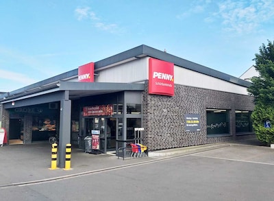 Sie sehen den Eingang vom Penny Markt in Dortmund - Aplerbeck, Schürbankstr. 40