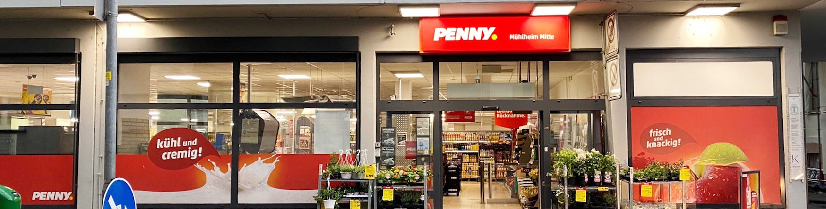 Sie sehen den Eingang vom Penny Markt in Muehlheim, Bahnhofstr. 10