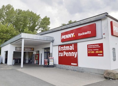Sie sehen den Eingang vom Penny Markt in Rackwitz, Hauptstr. 24