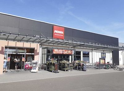 Sie sehen den Eingang vom Penny Markt in Muenster, Darmstaedter Str. 85