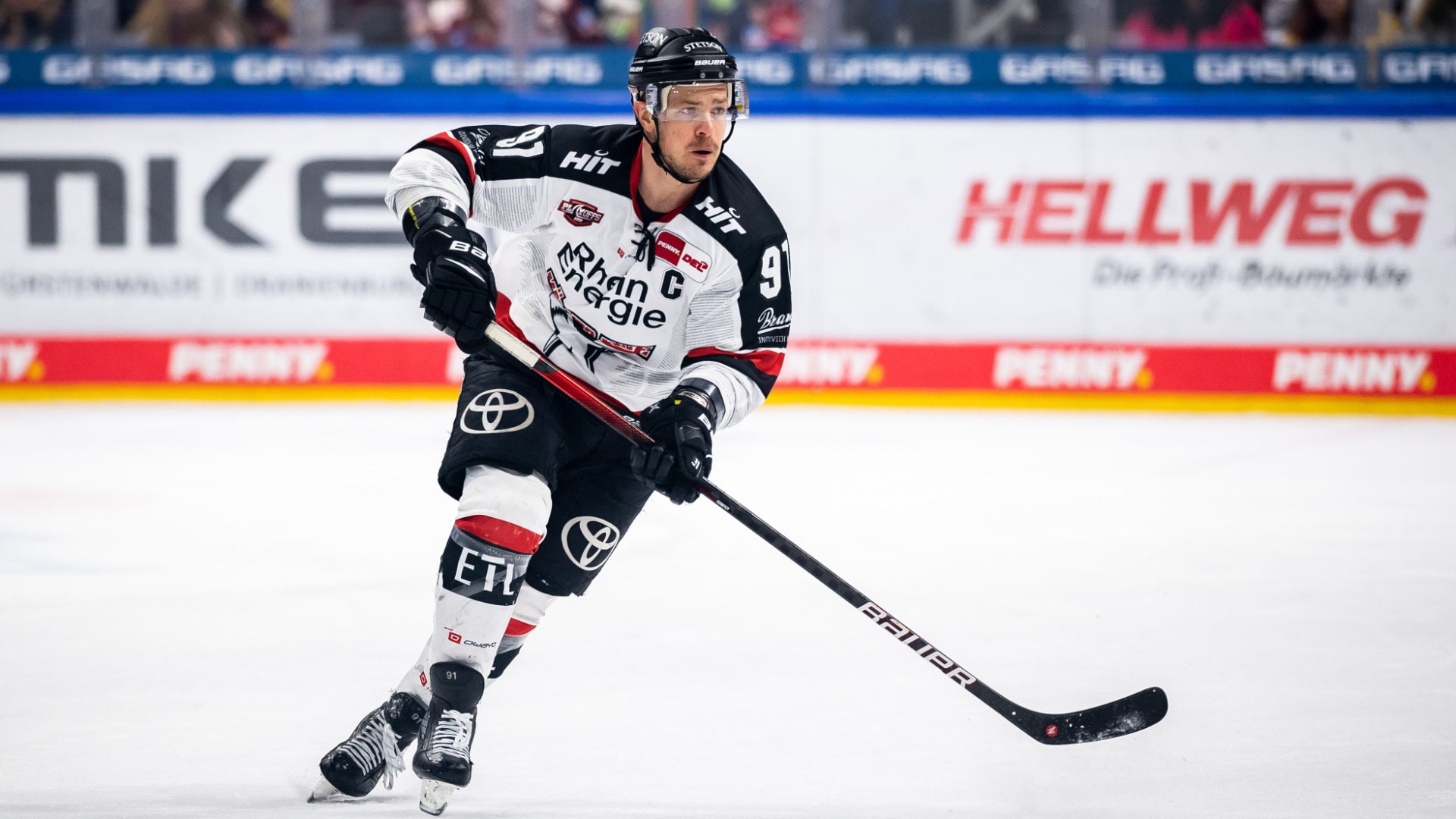 Moritz Müller, der Eishockey spielt.