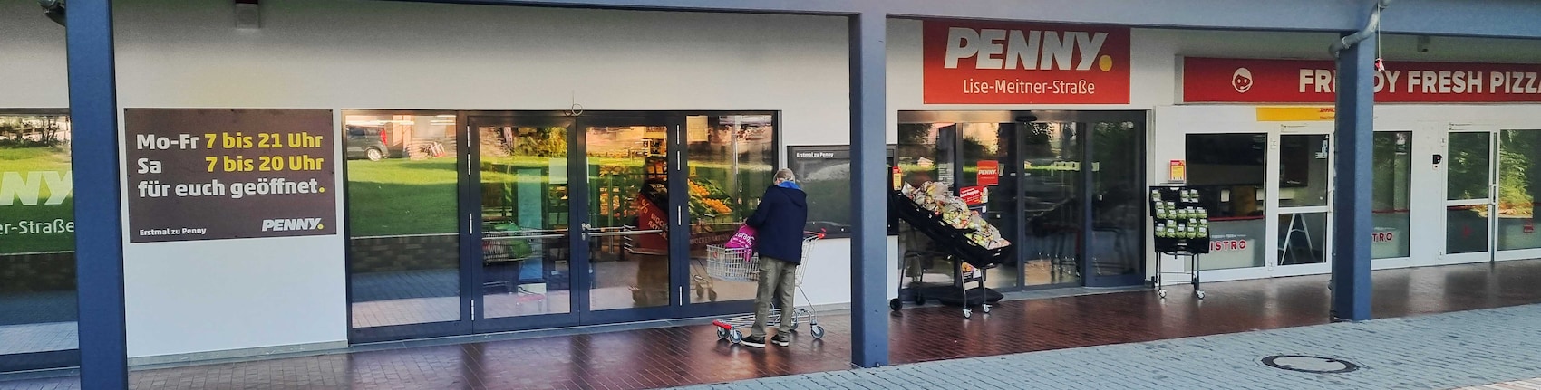 Sie sehen den Eingang vom Penny Markt in Halle (Saale) Lise-Meitner-Str. 19A