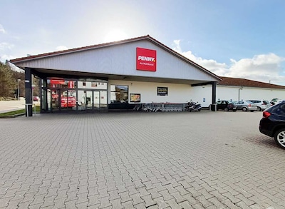 Sie sehen den Eingang vom Penny Markt in Pforzheim, Buechenbronner Str. 68