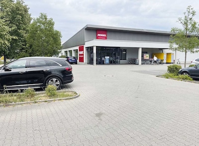 Sie sehen den Eingang vom Penny Markt in Viernheim, Walter-Oehmichen-Str. 8-12