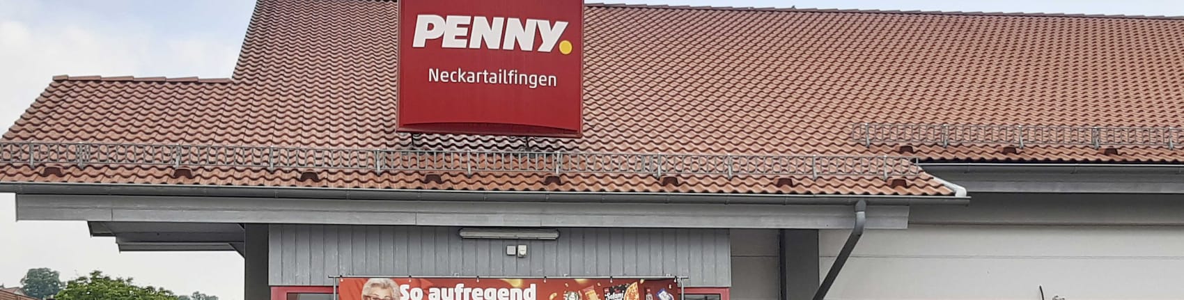 Sie sehen den Eingang vom Penny Markt in Neckartailfingen, Alleenstr. 46