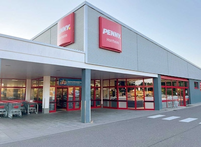 Sie sehen den Eingang vom Penny Markt in Vaihingen-Horrheim, Pforzheimer Str. 55