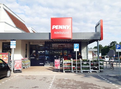 Sie sehen den Eingang vom Penny Markt in Flensburg/Sandberg Kappelner Str. 71