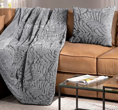HOME IDEAS Jacquard-Sherpa-Kuscheldecke und -Deko-Kissen 5.99
