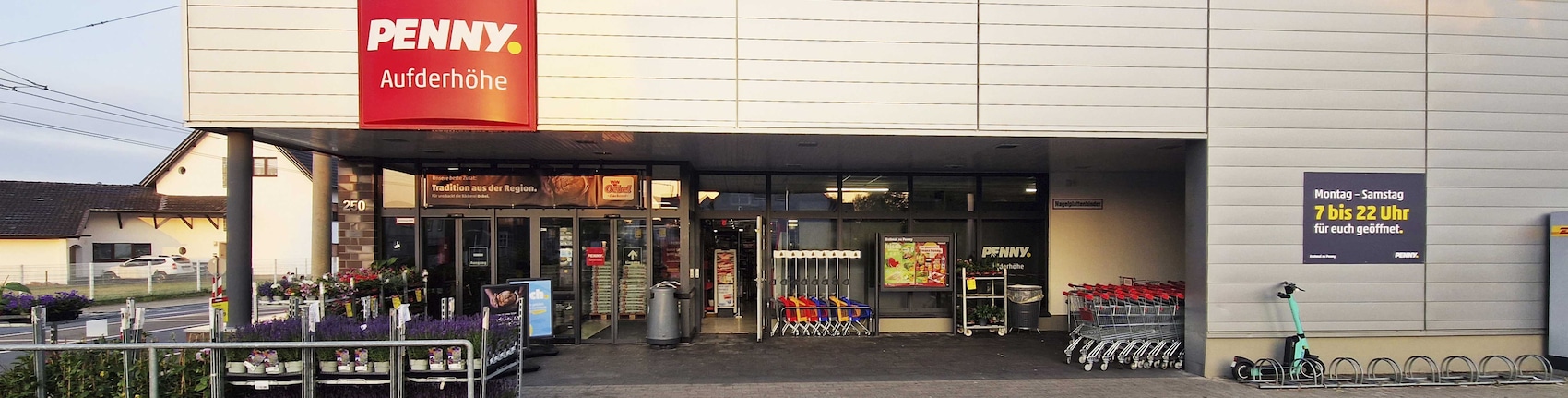 sie sehen den Eingang vom Penny Markt in Solingen – Ohligs Lohdorfer Str. 246 / Friedenstr.