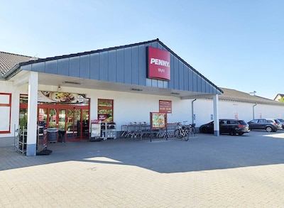 Sie sehen den Eingang vom Penny Markt in Wyhl, Koenigschaffhauser Str.1