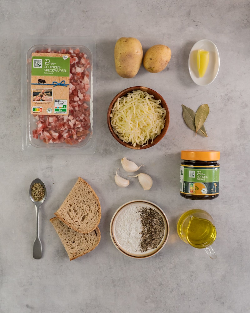 Dieses Bild zeigt die Zutaten für die Suppe.
