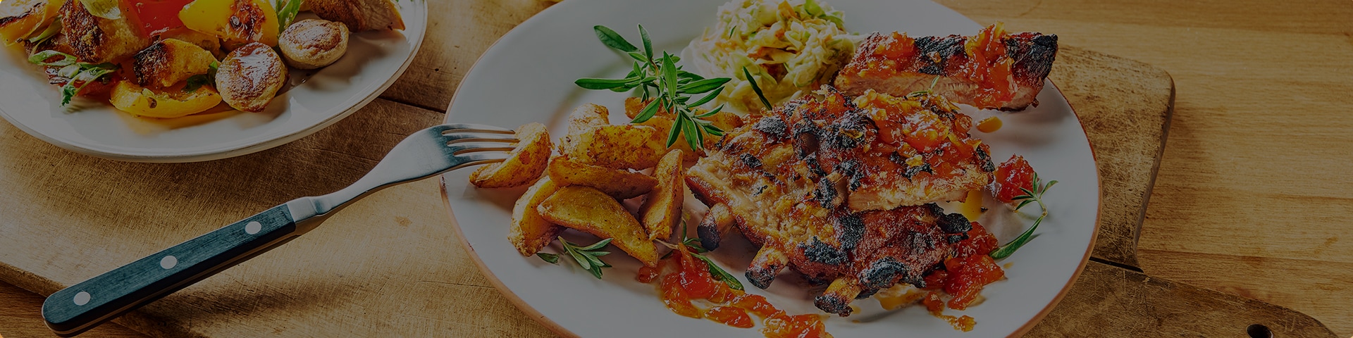 Auf diesem Bild siehst du unsere Ribs spicy`n`Sausages.