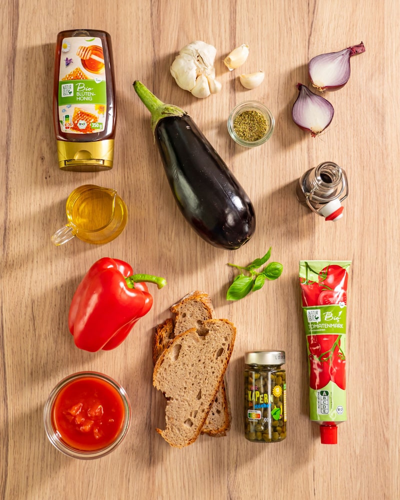Dieses Bild zeigt die Zutaten für die Caponata.