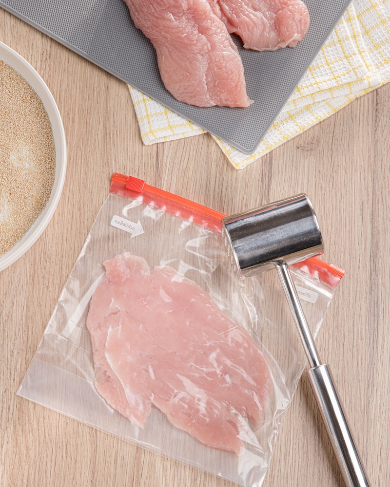 Dieses Bild zeigt die geplätteten Putenschnitzel.