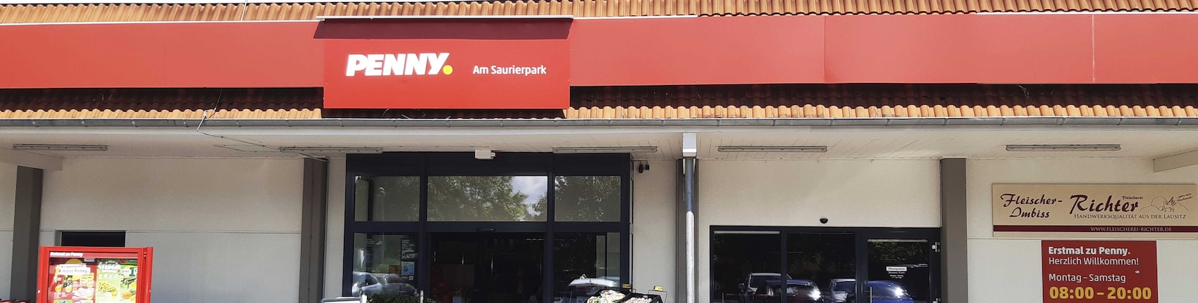 Sie sehen den Eingang vom Penny Markt in Kleinwelka Hoyerswerdaer Strasse 136