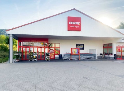 sie sehen den Eingang vom Penny Markt in Denkingen Hauptstr. 152