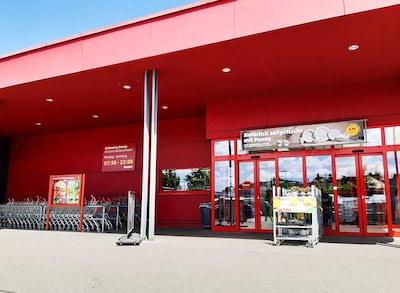 Sie sehen den Eingang vom Penny Markt in Herbrechtingen, Mergelstetter  Str . 18