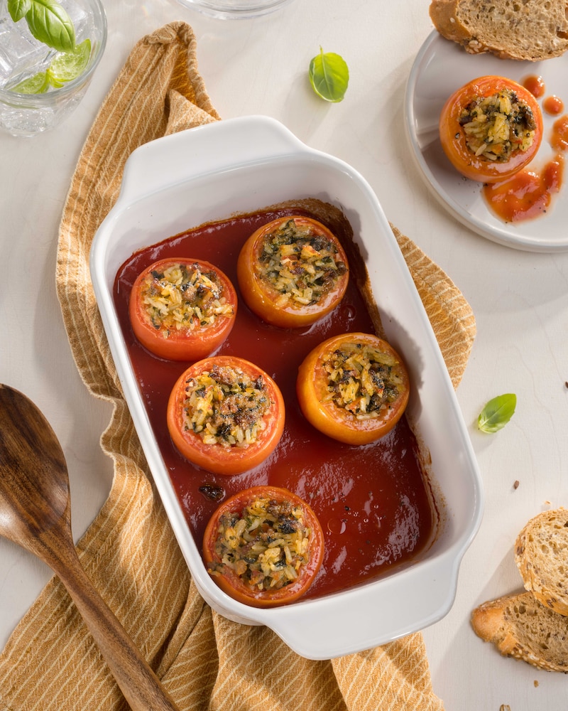 Dieses Bild zeigt unsere Gefüllte Tomaten mit Reis, Hack und Spinat.