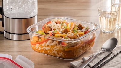 Dieses Bild zeigt die fertige asiatische-Nudelsuppe-„to-go” .