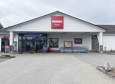 Sie sehen den Eingang vom Penny Markt in Attendorn – Ennest, Bergkuhle 1