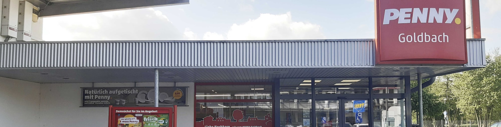 Sie sehen den Eingang vom Penny Markt in Goldbach Bayernstr. 9