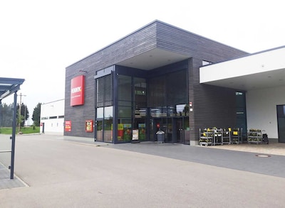 Sie sehen den Eingang vom Penny Markt in Reichling, Straßäcker 1
