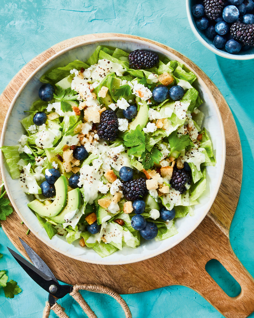 Dieses Bild zeigt den fertigen fruchtigen Sommersalat.