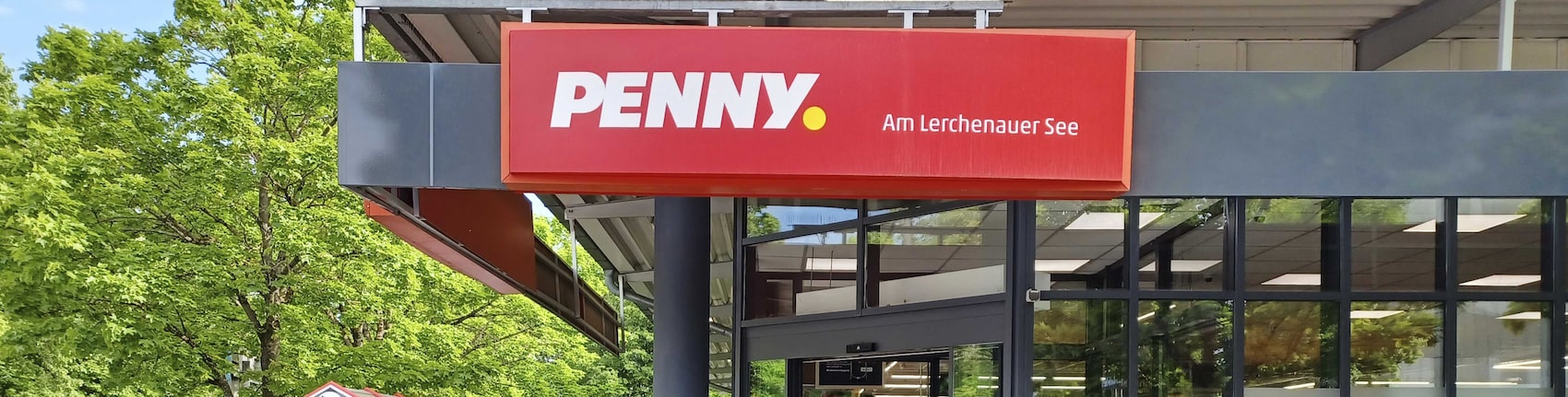 Sie sehen den Eingang vom Penny Markt in Muenchen/Feldmoching-Hasenbergl Franz-Fackler-Str. 3