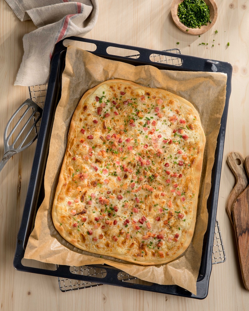 Das Bild zeigt wie den fertigen Flammkuchen.