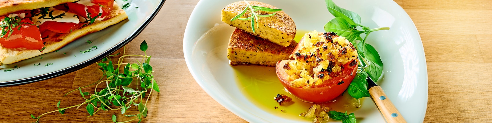 Auf diesem Bild siehst du unsere gefüllte Grilltomate.