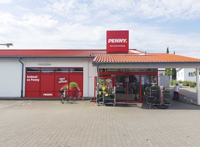 Sie sehen den Eingang vom Penny Markt in Schliengen, Gutedelstr. 34