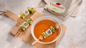 Käsespieße mit Tomatensuppe
