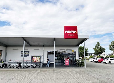 Sie sehen den Eingang vom Penny Markt in Sexau, Obere Ziel 2