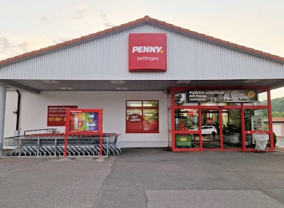 Sie sehen den Eingang vom Penny Markt in Uettingen Am Graben 3