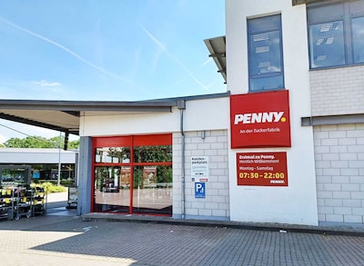 sie sehen den Eingang vom Penny Markt in Stuttgart-Hallschlag Bottroper Str. 16