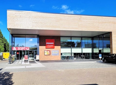sie sehen den Eingang vom Penny Markt in Schenefeld Altonaer Chaussee 81-83