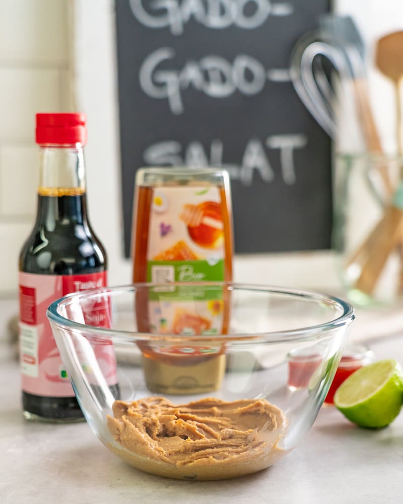 Diese Bild zeigt die Zutaten für die Marinade.