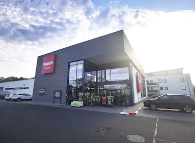 Sie sehen den Eingang vom Penny Markt in Hennef Allner Weg 8