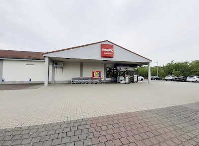 Sie sehen den Eingang vom Penny Markt in Perl, Trierer Str. 47
