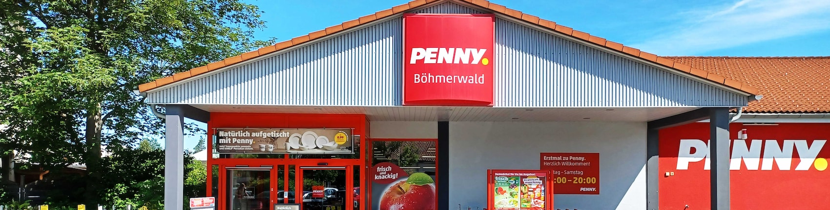 Sie sehen den Eingang vom Penny Markt in Geretsried/Gartenberg Boehmerwaldstr. 44